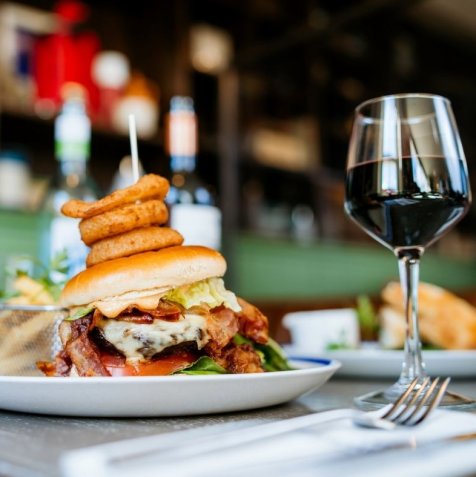 JE www.wyatthotel.com_v3